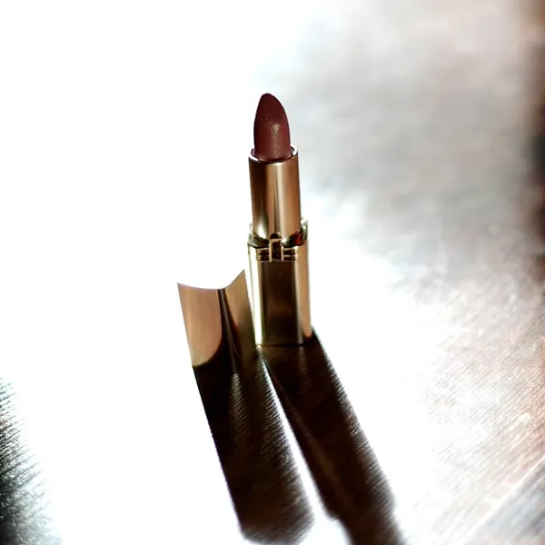 Lustreglass Sheer-Shine Lipstick – Alone Time