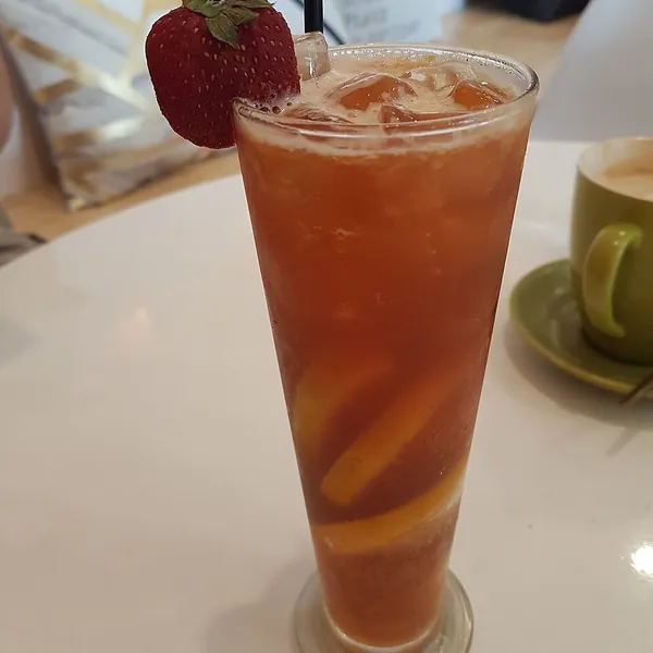 Peach Green Tea with Strawberry Popping Pearls
